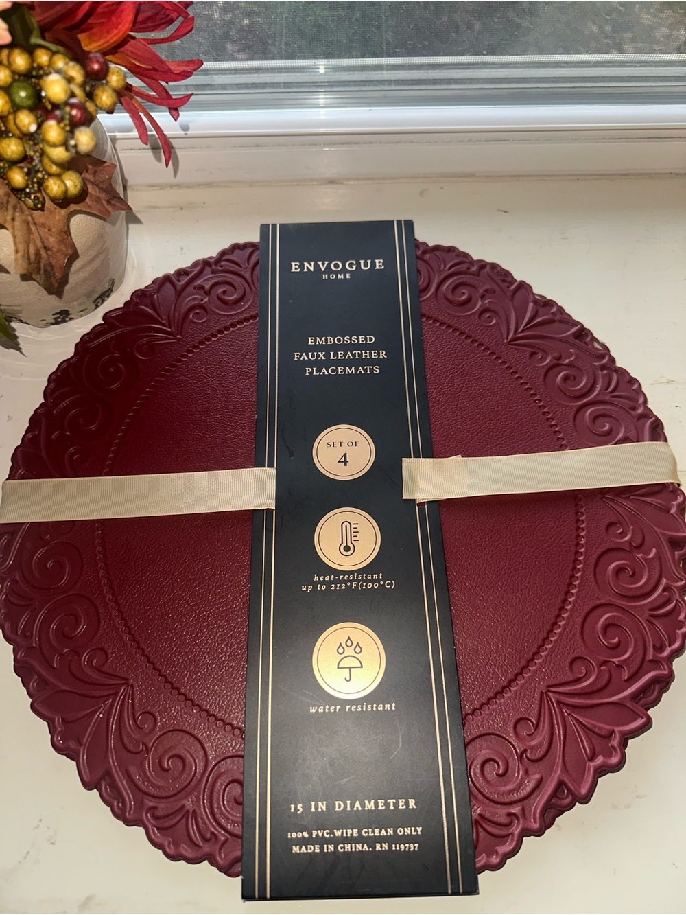 Envogue Home 4 Embossed Faux Leather Placemats ~ New - Picture 4 of 5